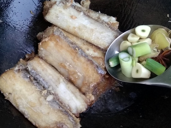 杏鮑菇燒帶魚的做法-咸鮮味燒菜譜