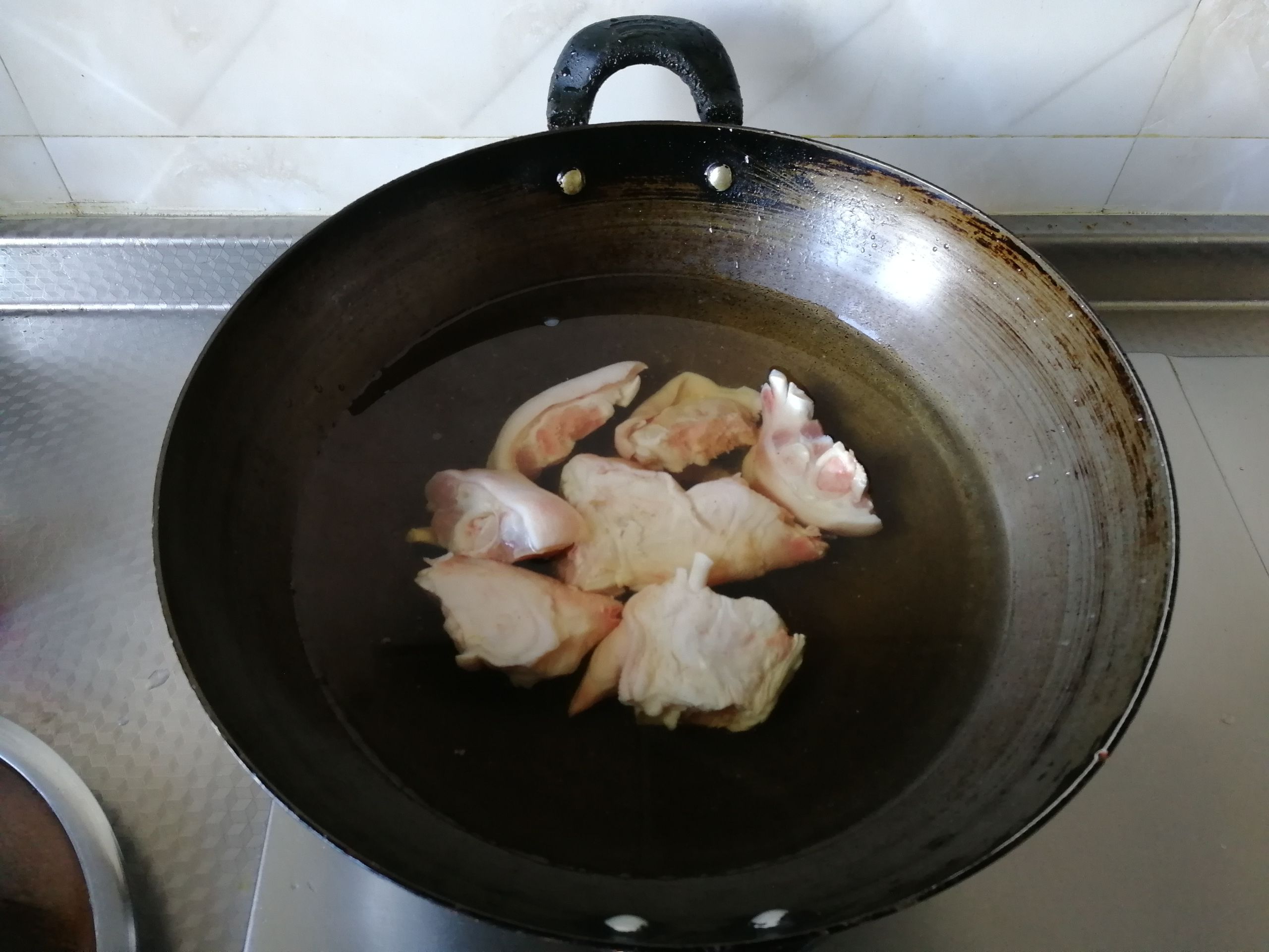 豬腳玉米湯的做法-咸鮮味燉菜譜-易網<a href=http://www.gyfww.com/ target=_blank class=infotextkey>健康養生</a>網 豬腳玉米湯的做法-咸鮮味燉菜譜