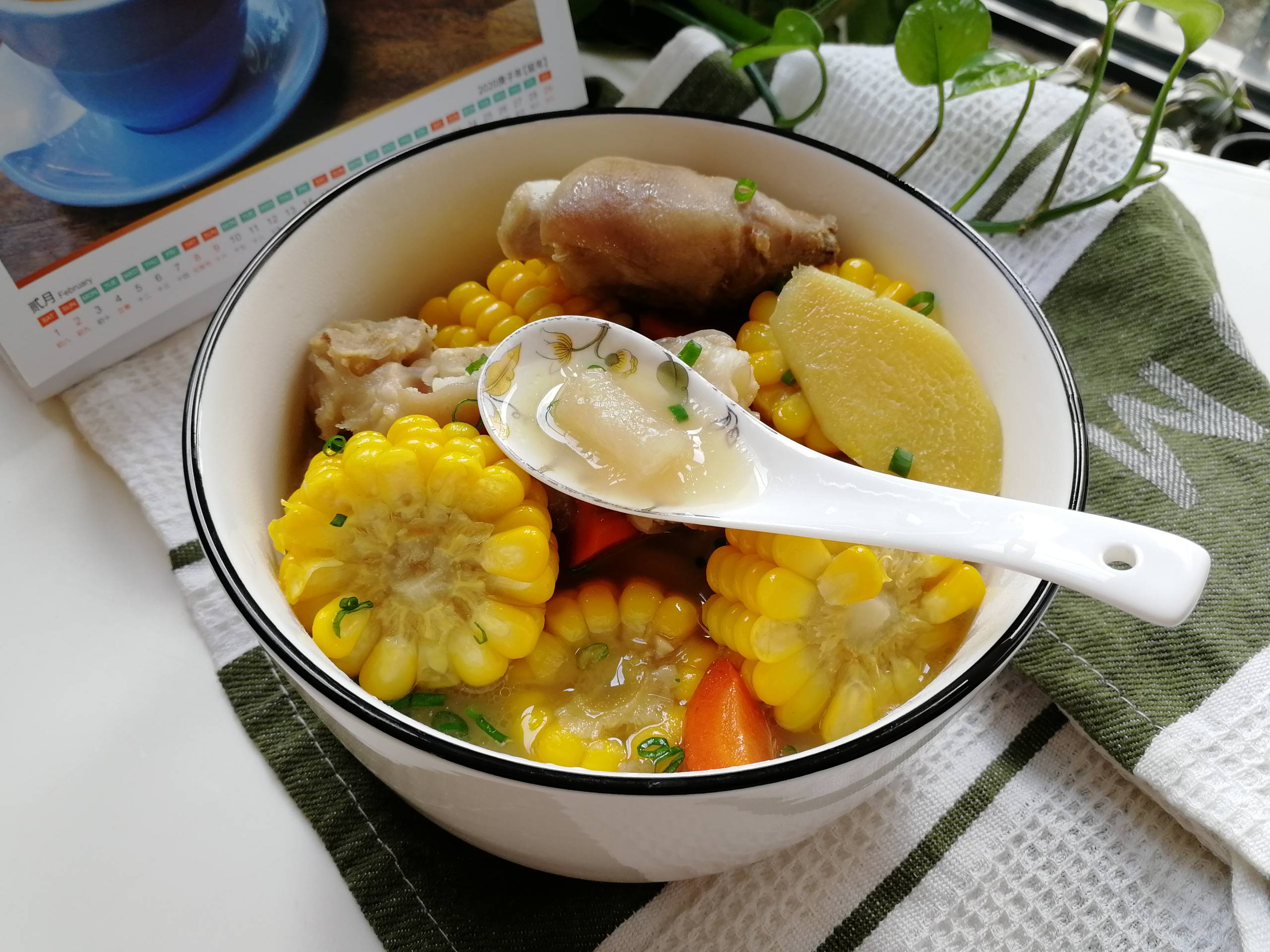 豬腳玉米湯的做法-咸鮮味燉菜譜-易網健康養生網 豬腳玉米湯的做法-咸鮮味燉菜譜