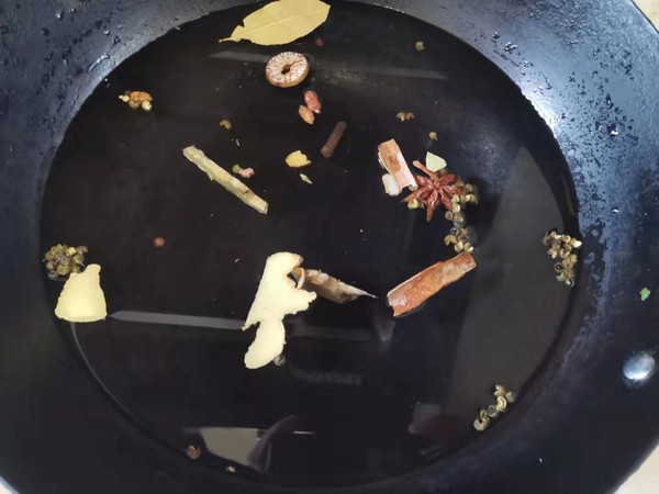 紅燜羊排的做法-家常味燉菜譜-易網(wǎng)<a href=http://www.gyfww.com/ target=_blank class=infotextkey>健康養(yǎng)生</a>網(wǎng) 紅燜羊排的做法-家常味燉菜譜