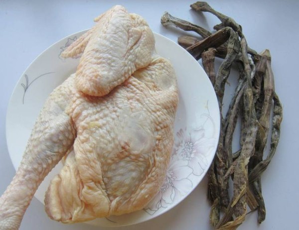 石筍干燉雞的做法-家常味燉菜譜-易網<a href=http://www.gyfww.com/ target=_blank class=infotextkey>健康養生</a>網 石筍干燉雞的做法-家常味燉菜譜