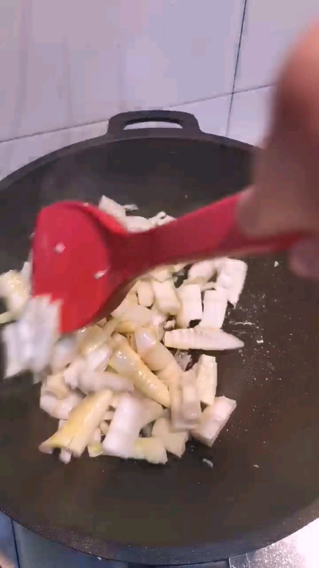 油燜春筍的做法-家常味炒菜譜