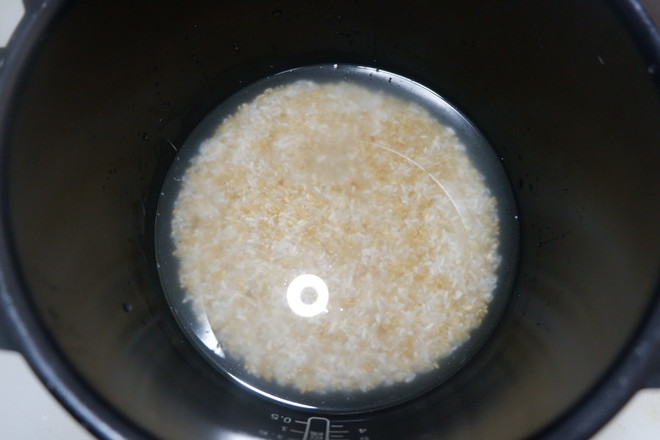 臘肉毛豆糙米飯的做法-家常味煲菜譜