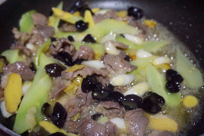 家常白油肉片的做法-家常味炒菜譜