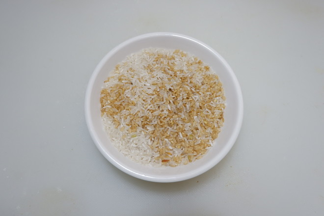 臘肉毛豆糙米飯的做法-家常味煲菜譜