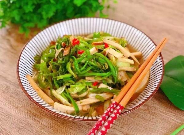 水芹炒香干的做法-家常味炒菜譜