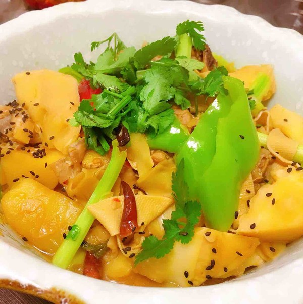 春筍奔跑雞的做法-咸鮮味燉菜譜