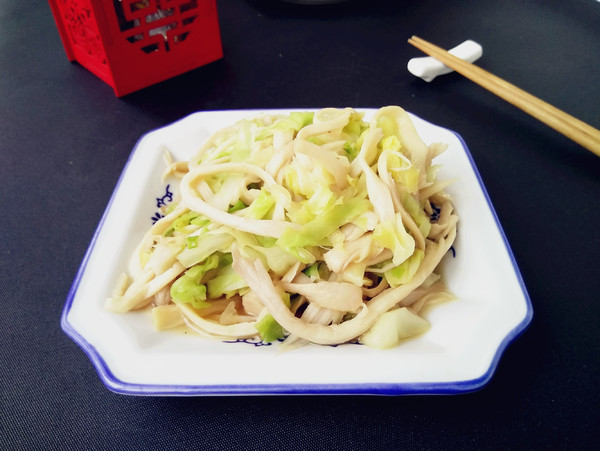 圓白菜燒杏鮑菇的做法-家常味燒菜譜