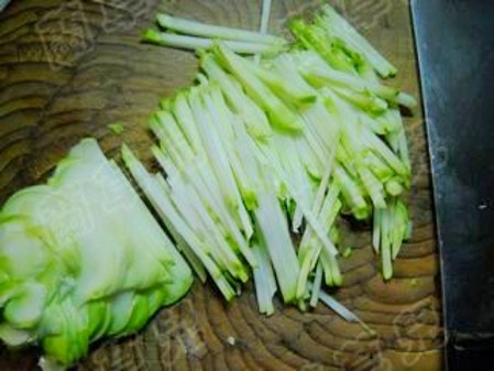 鮮榨菜木耳肉絲的做法-咸鮮味炒菜譜