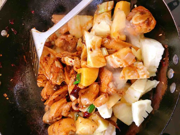 春筍奔跑雞的做法-咸鮮味燉菜譜