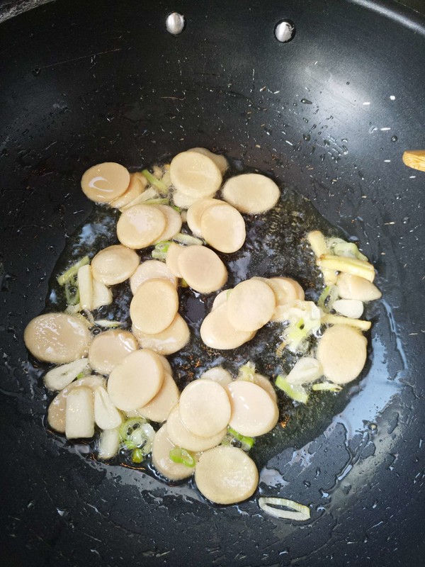 西葫蘆炒火腿腸的做法-家常味炒菜譜