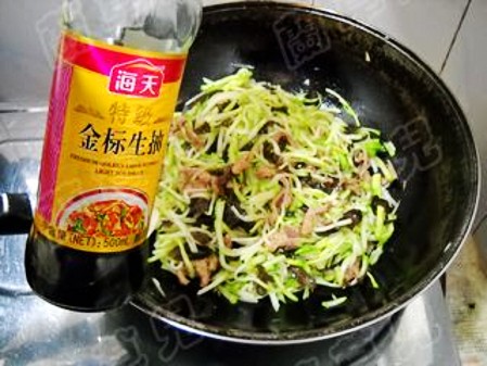 鮮榨菜木耳肉絲的做法-咸鮮味炒菜譜
