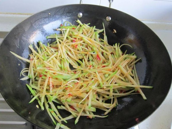 辣椒醬炒蘿卜的做法-家常味炒菜譜