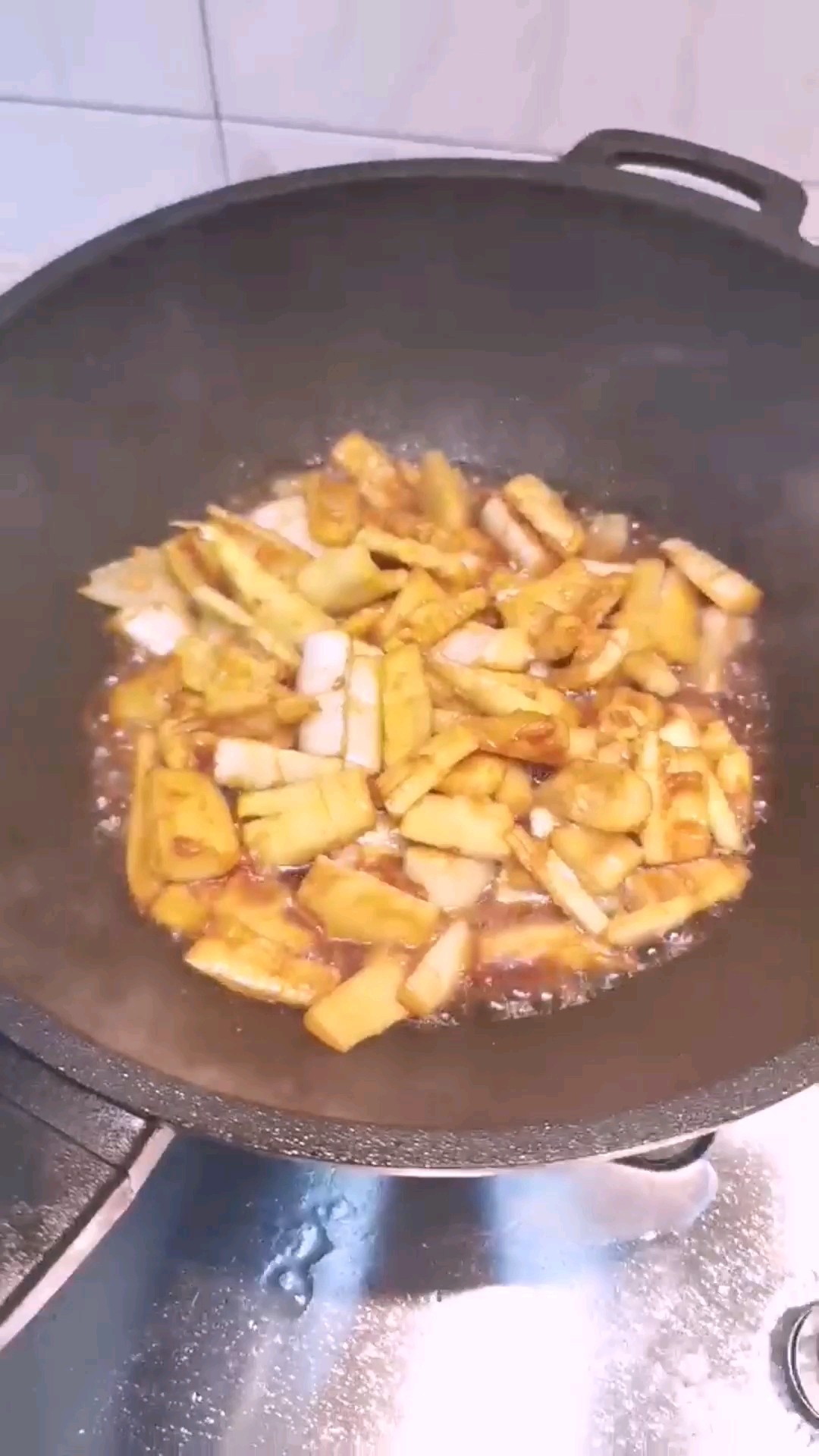 油燜春筍的做法-家常味炒菜譜