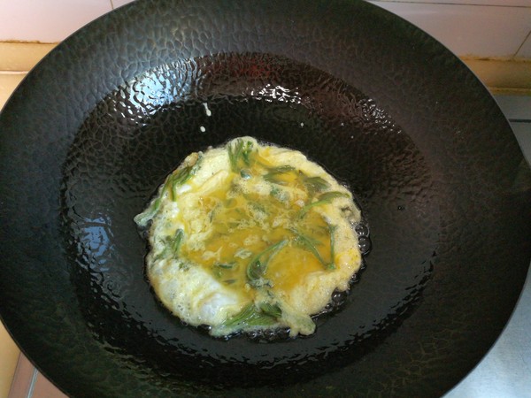 香椿魚雞蛋餅的做法-家常味煎菜譜