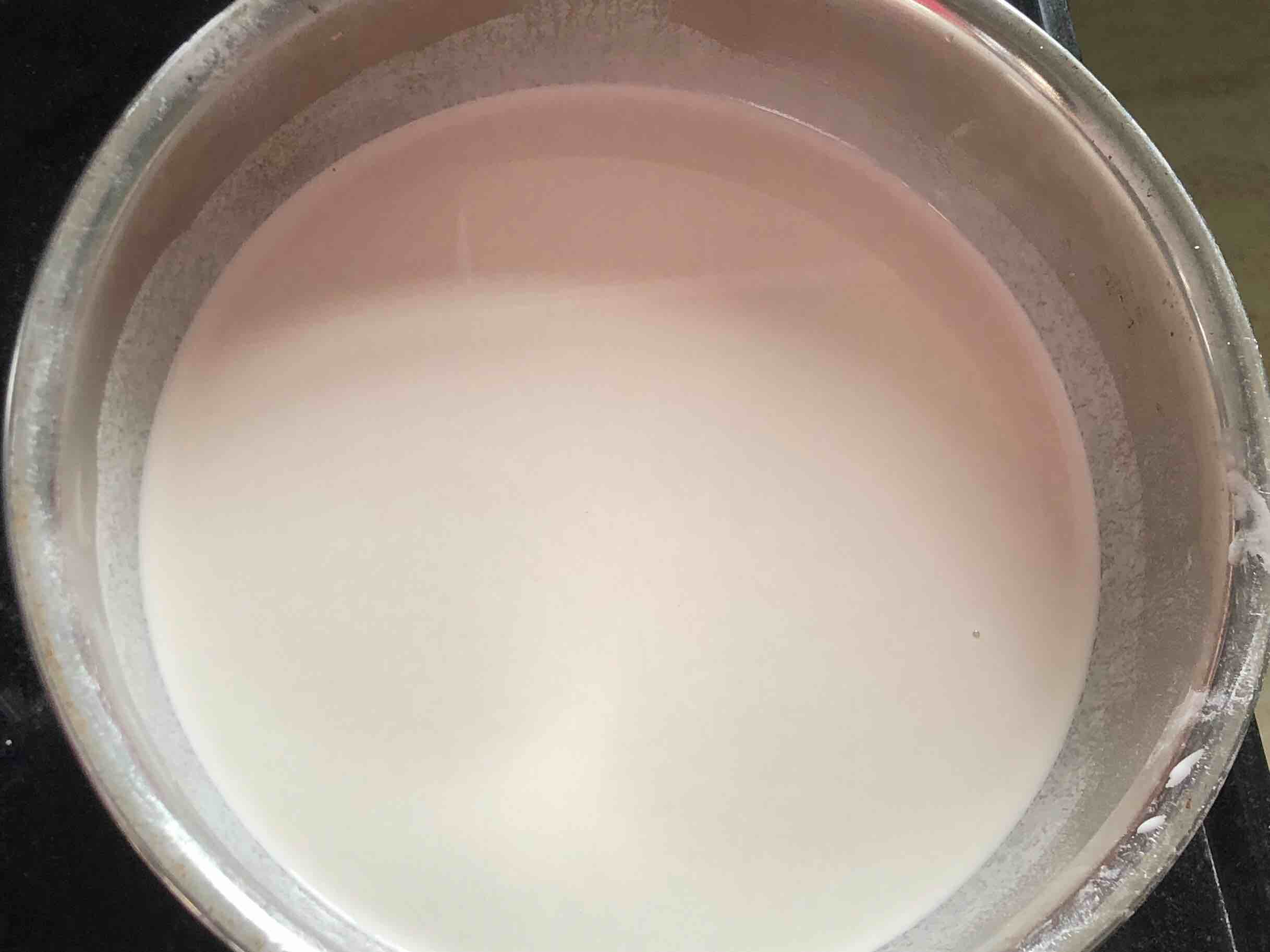 簡單易做滴涼皮的做法-酸辣味蒸菜譜