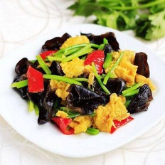 毛芹木耳炒雞蛋的做法-家常味炒菜譜