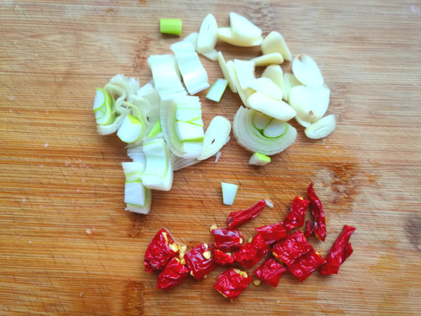 酸辣土豆絲的做法-家常味炒菜譜