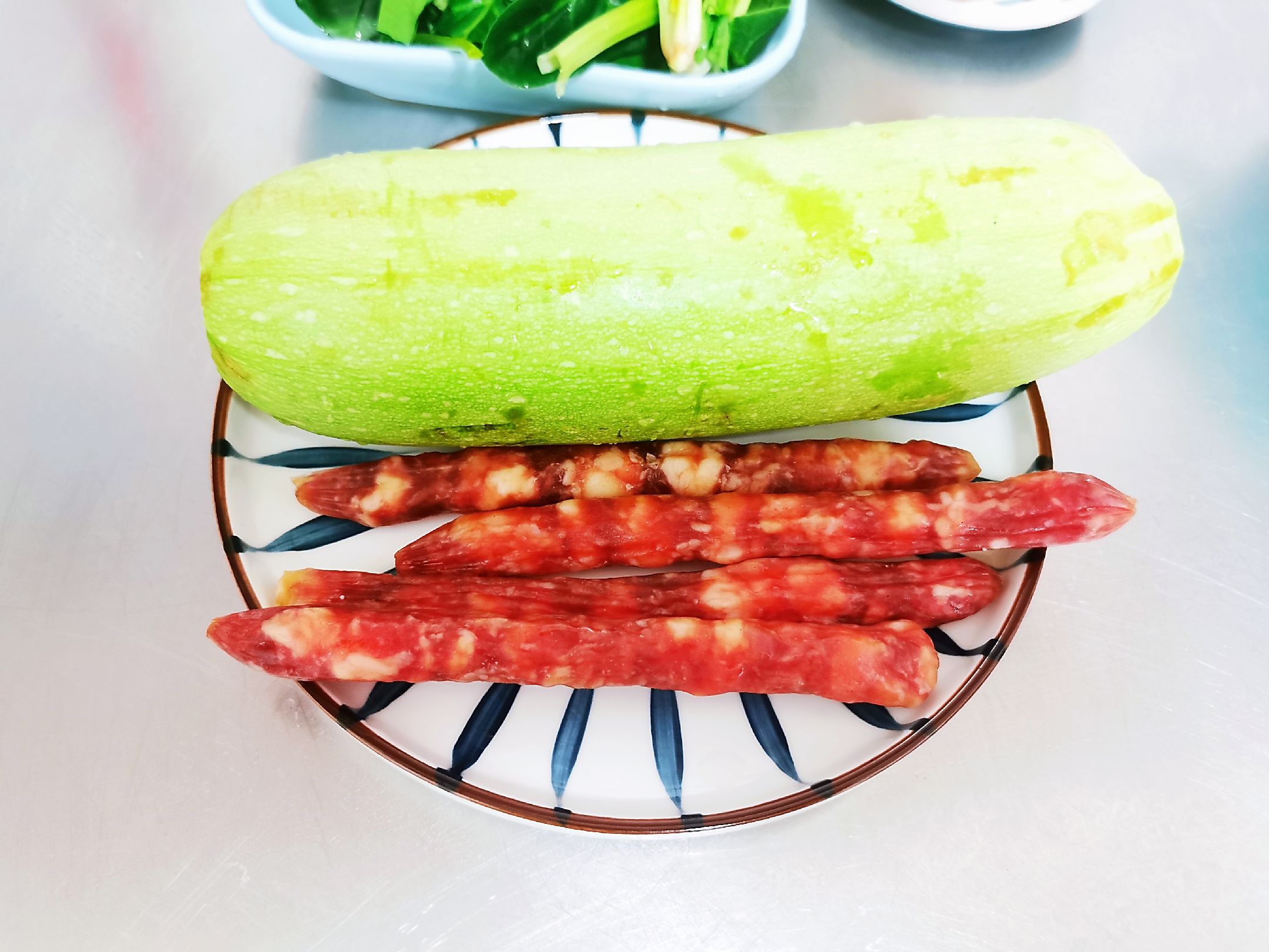 臘腸炒西葫蘆的做法-家常味炒菜譜