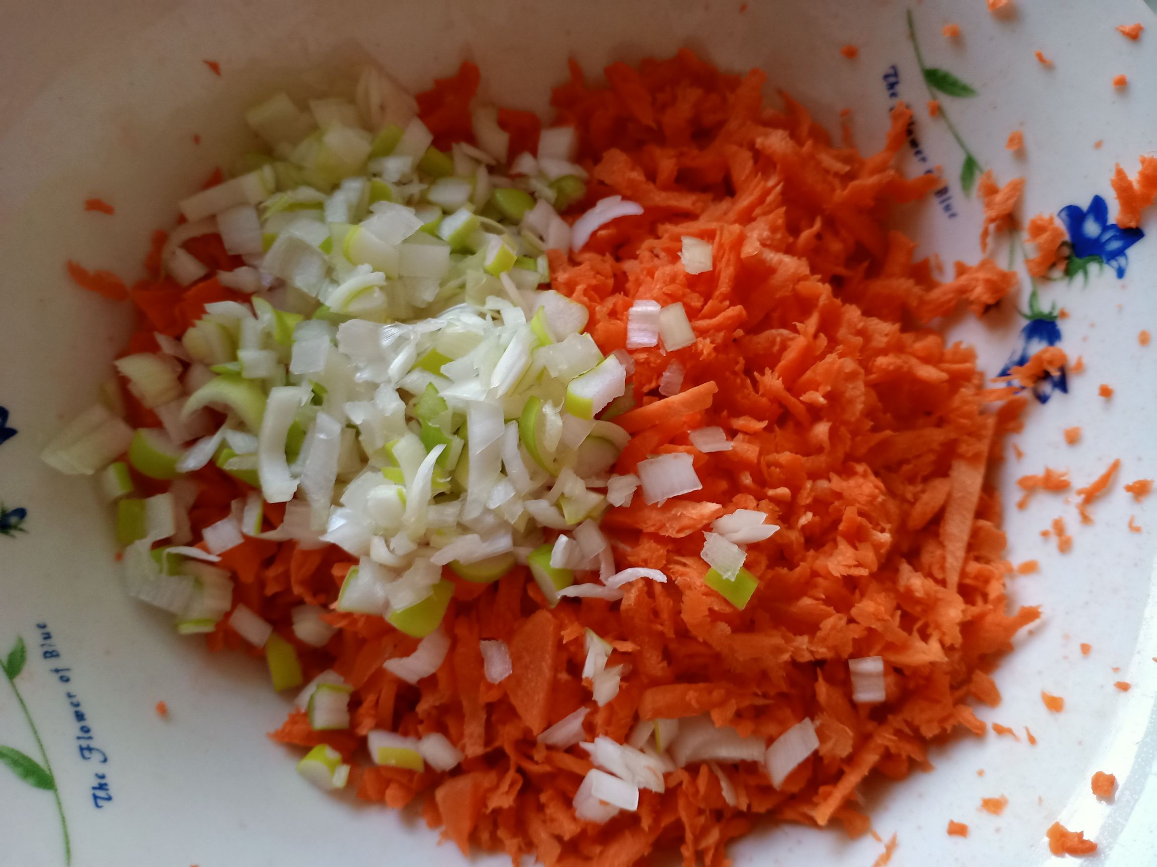 胡蘿卜雞蛋餅的做法-咸鮮味煎菜譜