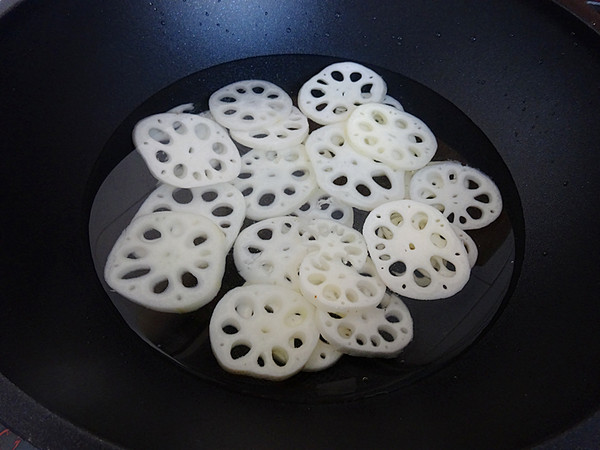 小炒蓮藕的做法-咸鮮味炒菜譜-易網(wǎng)健康養(yǎng)生網(wǎng) 小炒蓮藕的做法-咸鮮味炒菜譜