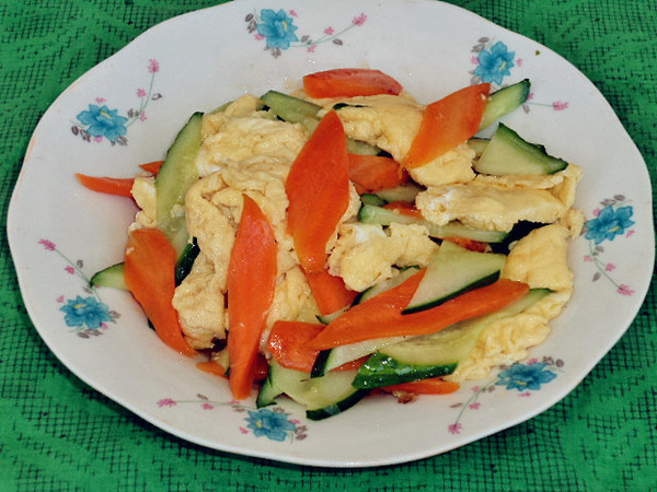 胡蘿卜黃瓜炒雞蛋的做法-咸鮮味炒菜譜