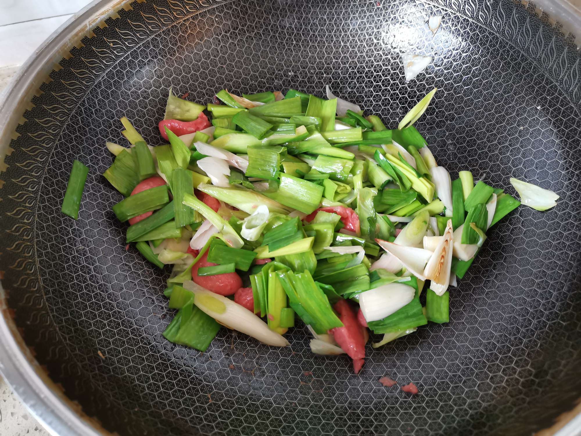 蒜苗紅腸炒雞蛋的做法-咸鮮味炒菜譜