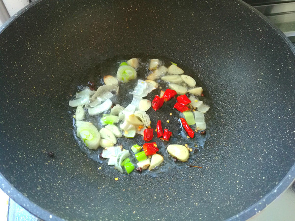 酸辣土豆絲的做法-家常味炒菜譜