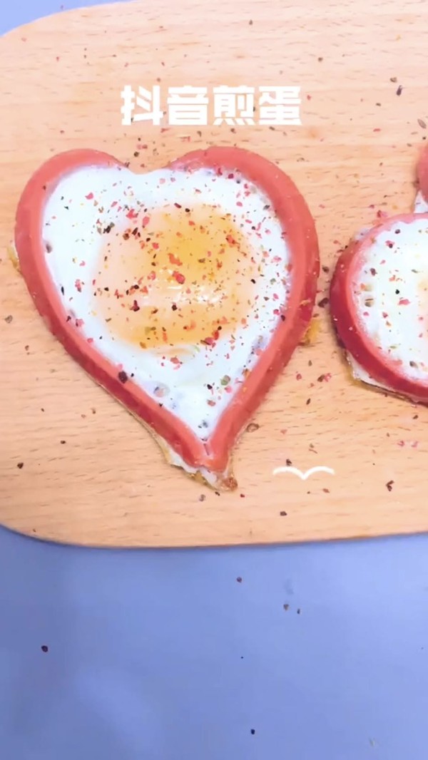 愛心煎蛋的做法-咸鮮味煎菜譜