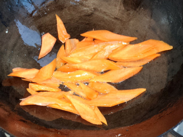胡蘿卜黃瓜炒雞蛋的做法-咸鮮味炒菜譜
