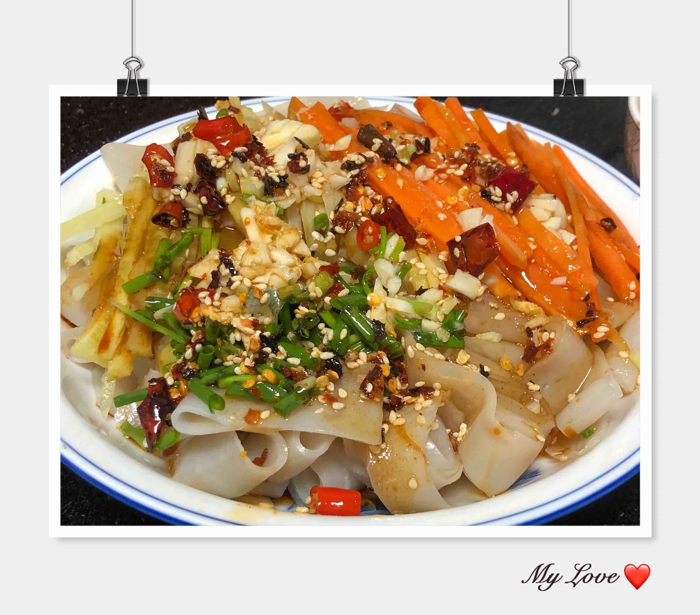 簡單易做滴涼皮的做法-酸辣味蒸菜譜