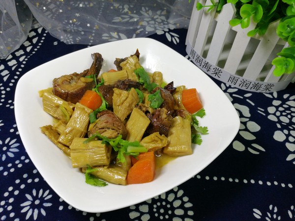 醬鴨燉筍干的做法-家常味燉菜譜-易網健康養生網 醬鴨燉筍干的做法-家常味燉菜譜