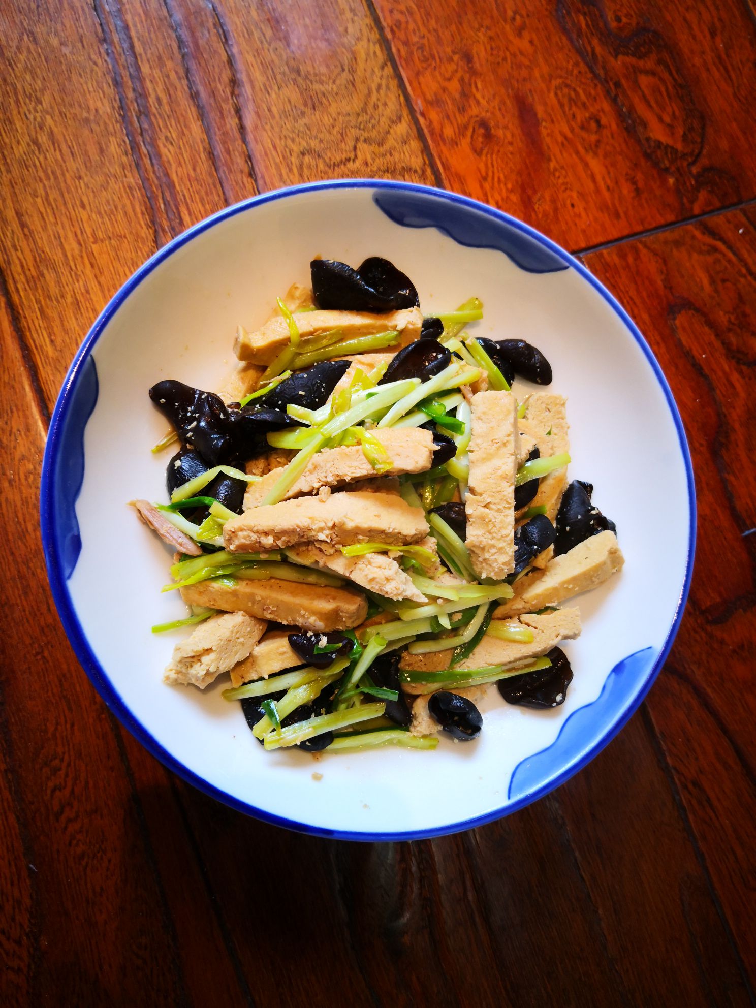 豆干炒木耳的做法-家常味炒菜譜