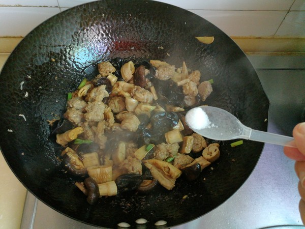 牛肉筍干大雜燴的做法-家常味燴菜譜