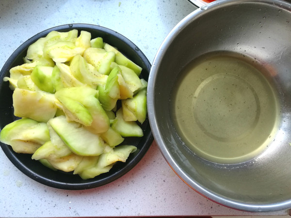 魚香茄子的做法-家常味炒菜譜