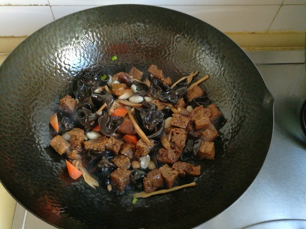 烤麩燴菜的做法-家常味燴菜譜-易網健康養生網 烤麩燴菜的做法-家常味燴菜譜