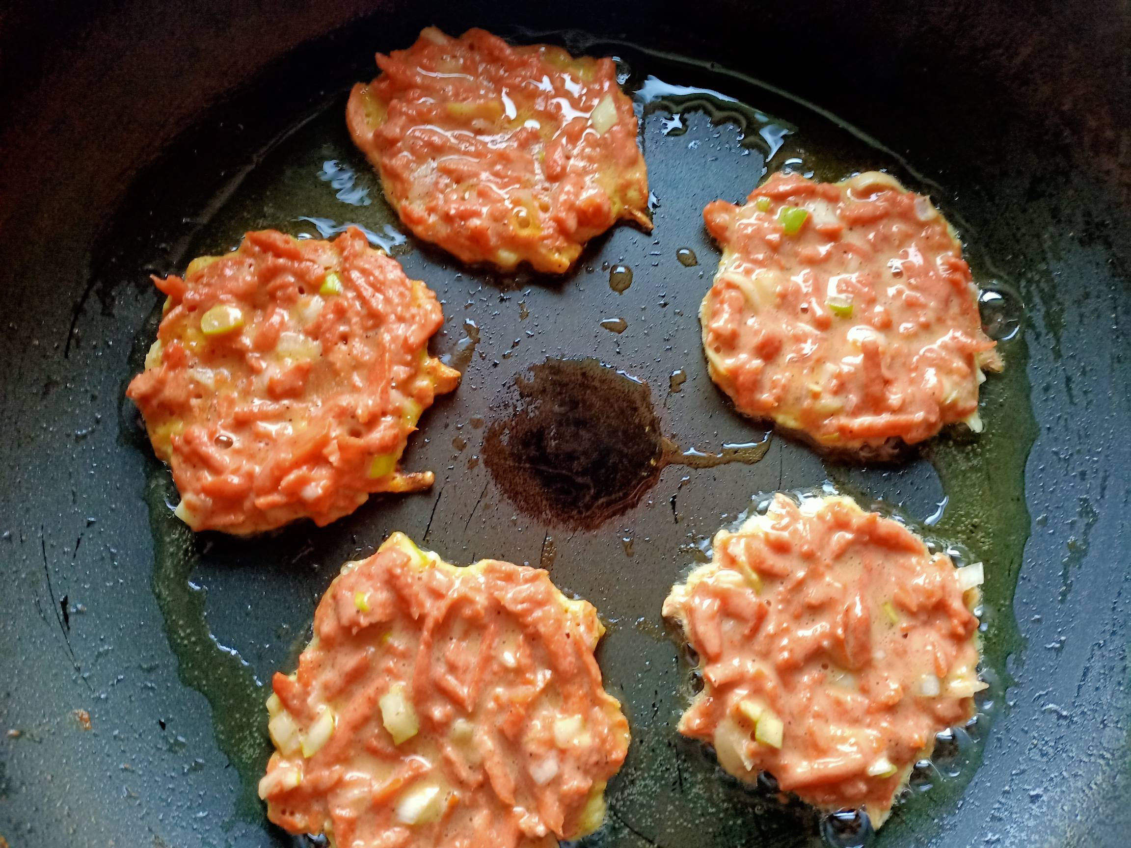胡蘿卜雞蛋餅的做法-咸鮮味煎菜譜
