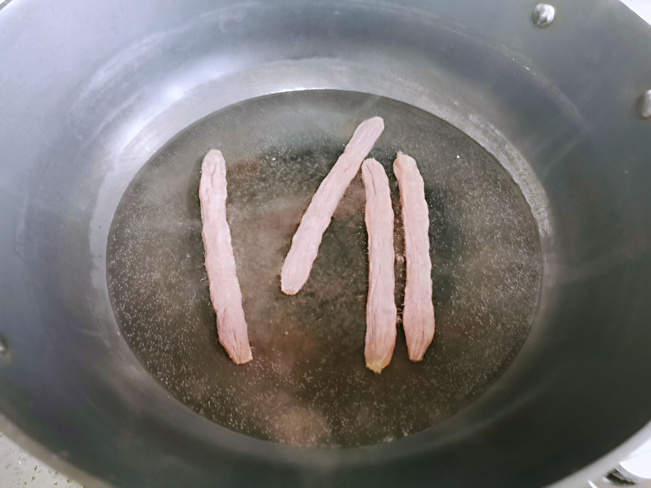 臘腸炒西葫蘆的做法-家常味炒菜譜