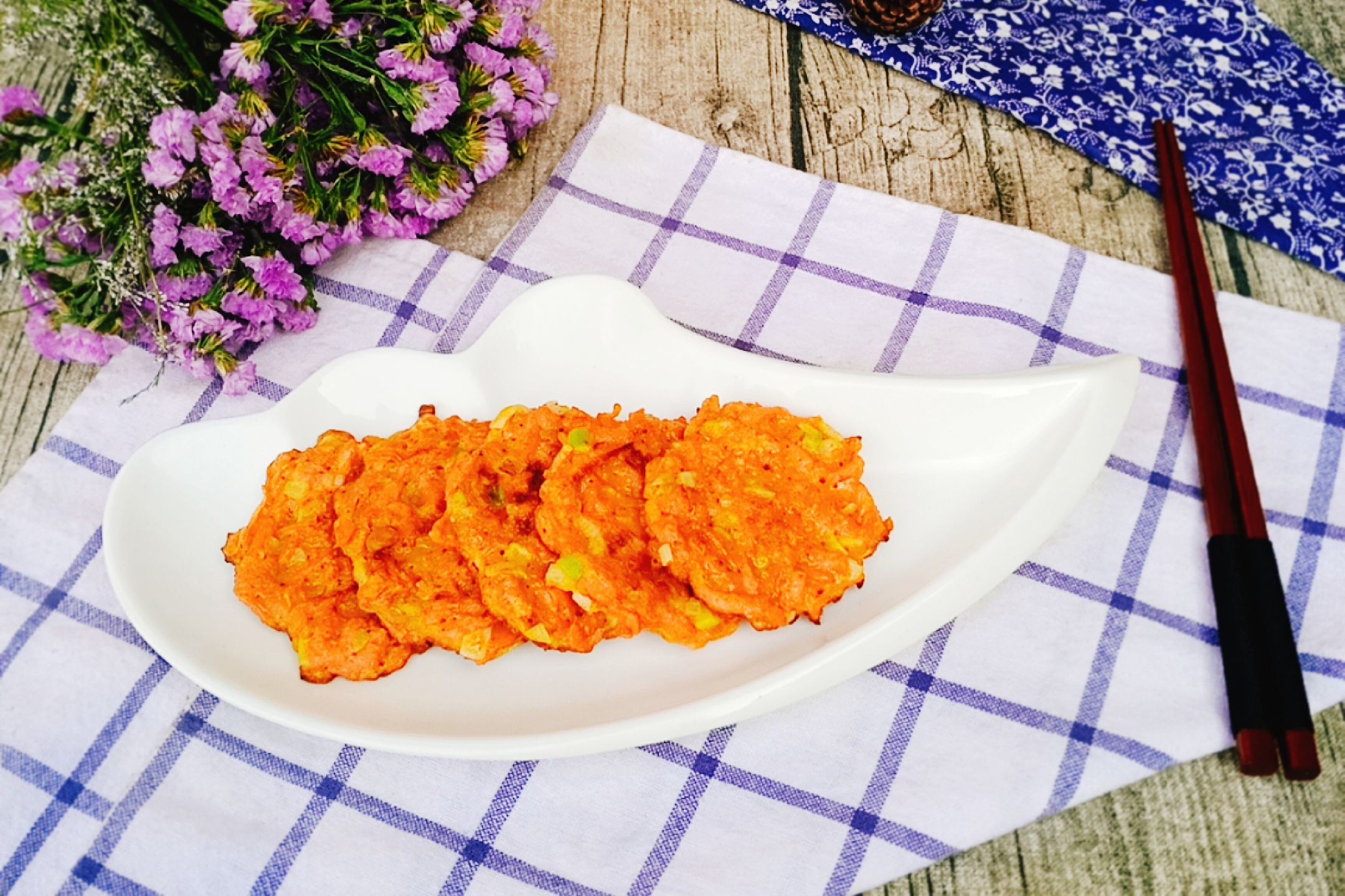 胡蘿卜雞蛋餅的做法-咸鮮味煎菜譜