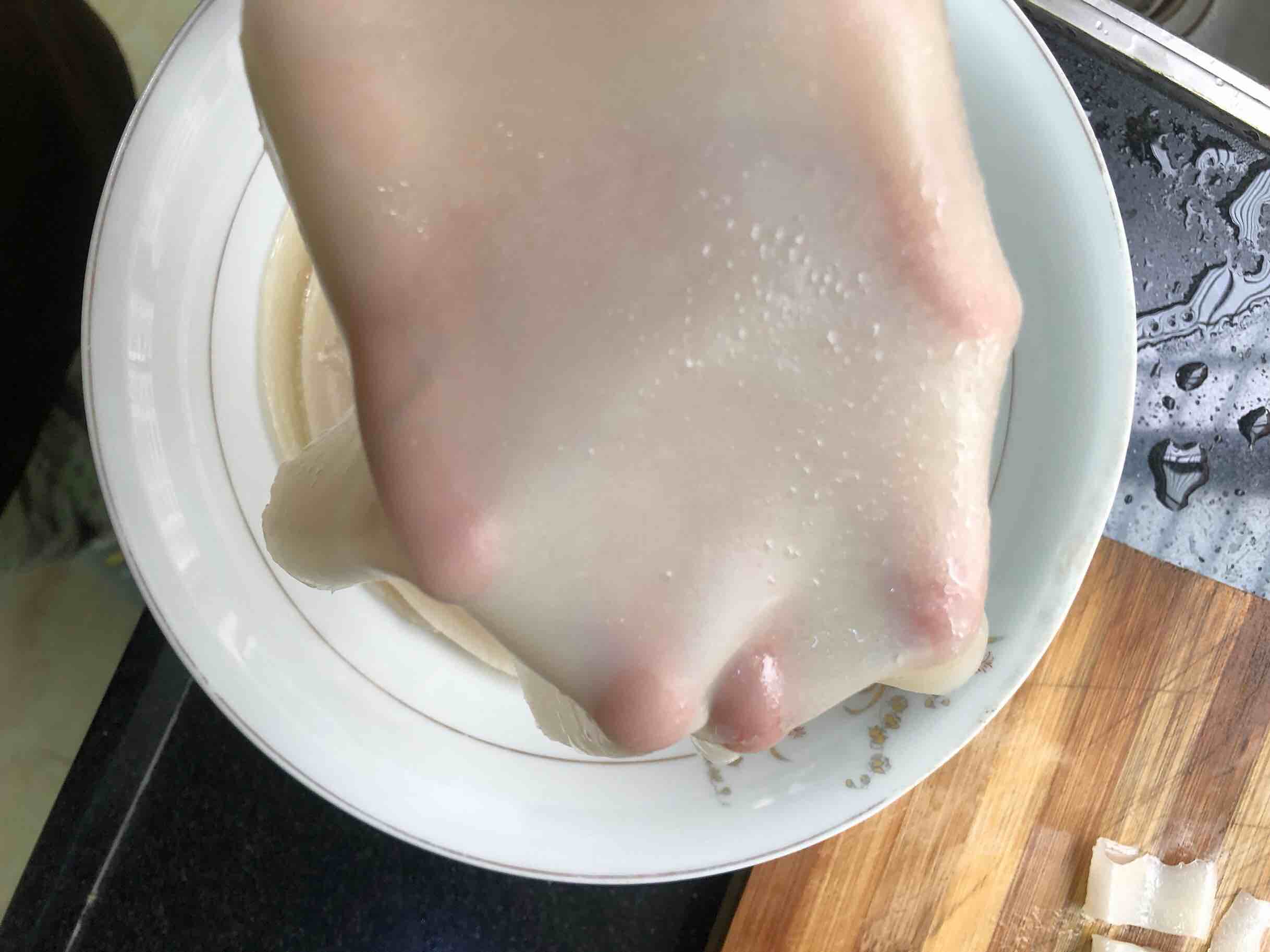 簡單易做滴涼皮的做法-酸辣味蒸菜譜