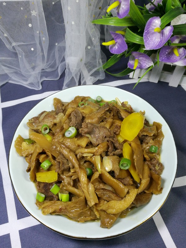 鳳尾菇炒肉的做法-家常味炒菜譜