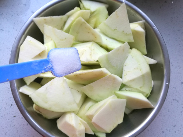 魚香茄子的做法-家常味炒菜譜