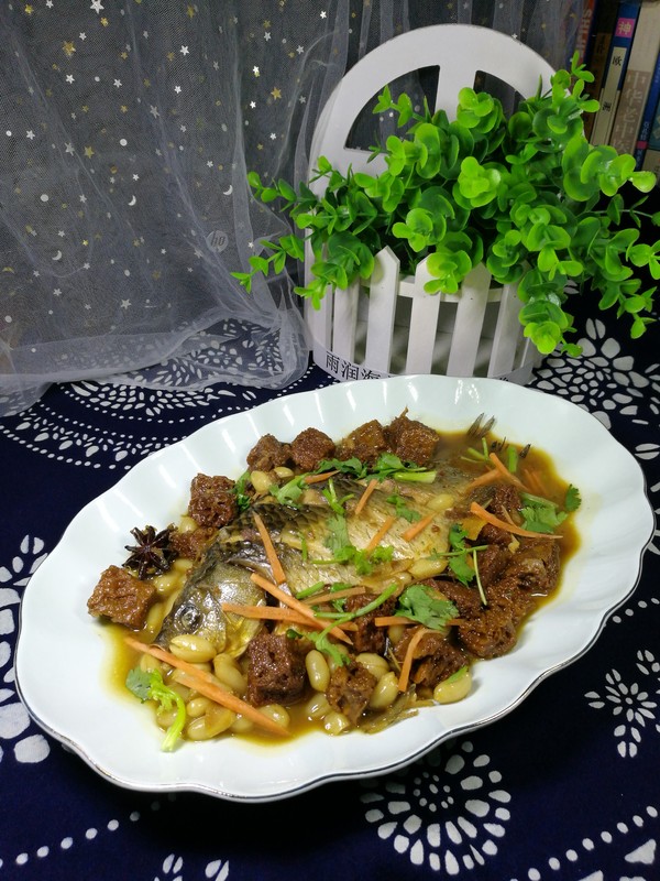 鯽魚花生仁燉烤麩的做法-家常味燉菜譜