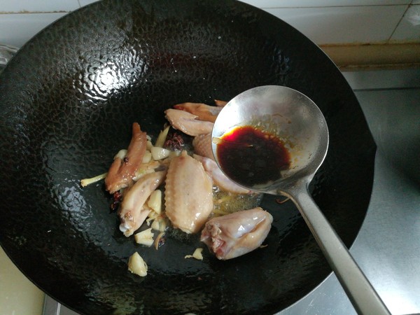 雞翅燉土豆的做法-家常味燉菜譜-易網(wǎng)健康養(yǎng)生網(wǎng) 雞翅燉土豆的做法-家常味燉菜譜