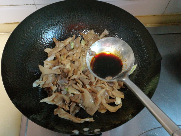 鳳尾菇炒肉的做法-家常味炒菜譜