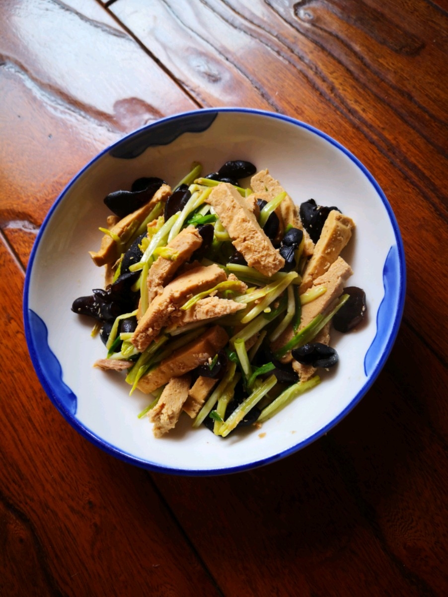 豆干炒木耳的做法-家常味炒菜譜