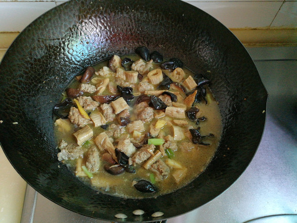 牛肉筍干大雜燴的做法-家常味燴菜譜