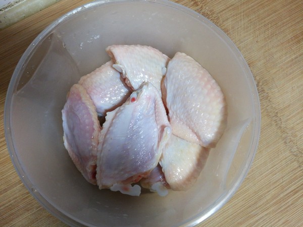 粽香烤雞翅的做法-家常味烤菜譜-易網(wǎng)<a href=http://www.gyfww.com/ target=_blank class=infotextkey>健康養(yǎng)生</a>網(wǎng) 粽香烤雞翅的做法-家常味烤菜譜