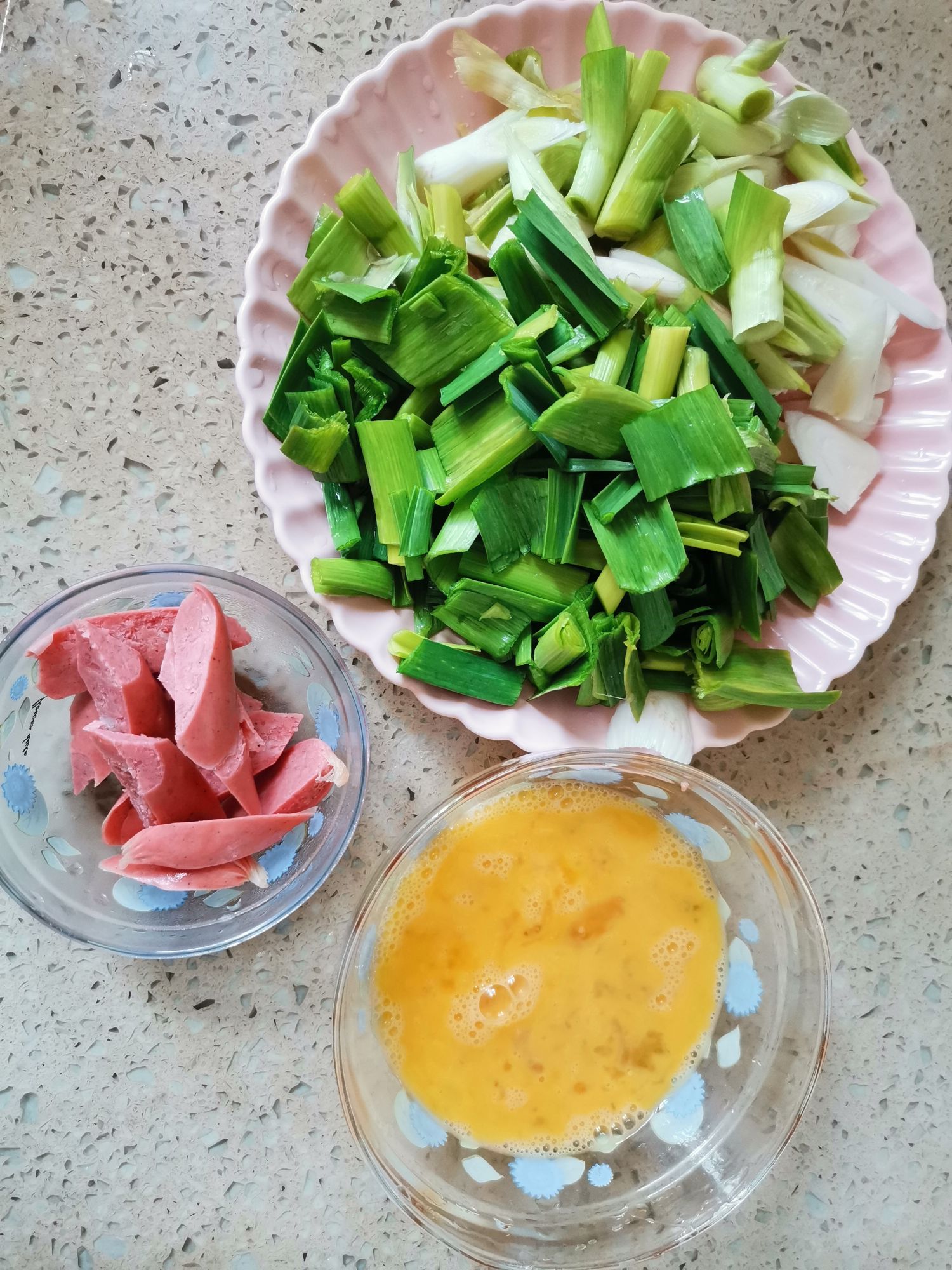 蒜苗紅腸炒雞蛋的做法-咸鮮味炒菜譜