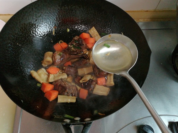 醬鴨燉筍干的做法-家常味燉菜譜-易網健康養生網 醬鴨燉筍干的做法-家常味燉菜譜